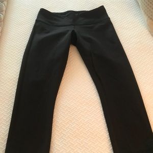 Lululemon Black Capri sz 6